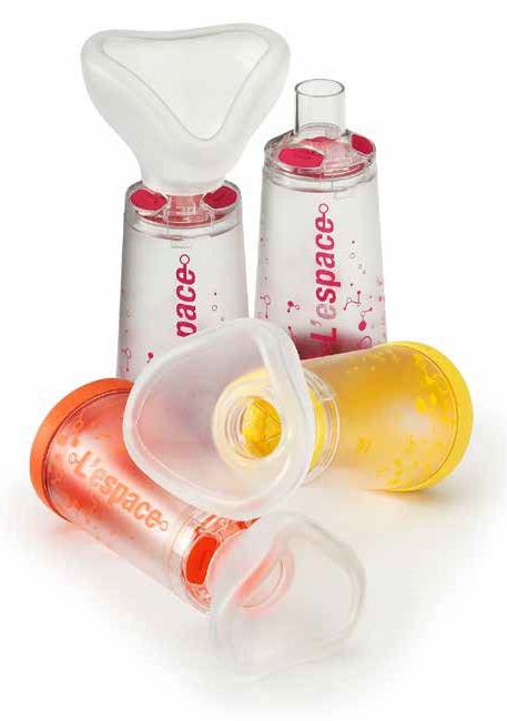 CAMERA DISTANZIATRICE PER EROGATORI SPRAY PREDOSATI L'ESPACE 220ML PER ADULTI SPAZIO MORTO 88ML CON MASCHERA VALVOLA INSPIRAZIONE 2 VALVOLE ESPIRAZIONE CODICE COLORE MAGENTA - pharmaonline24.it